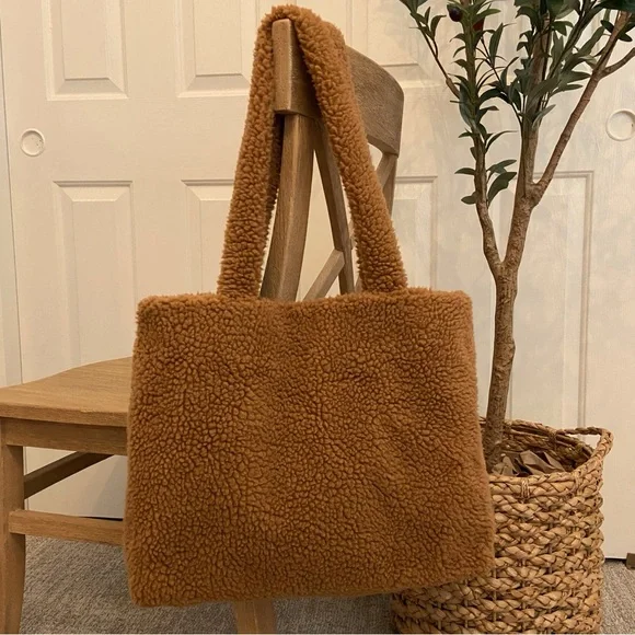 PINK Victoria's Secret Teddy Bear Sherpa Tote - Picture 7 of 11